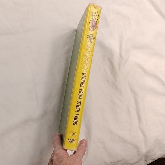 Vintage 1965 Walt Disney stories book - Picture 4 of 12